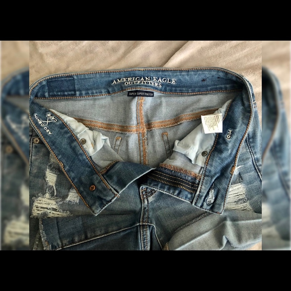 AE Shorts - Picture 2 of 3